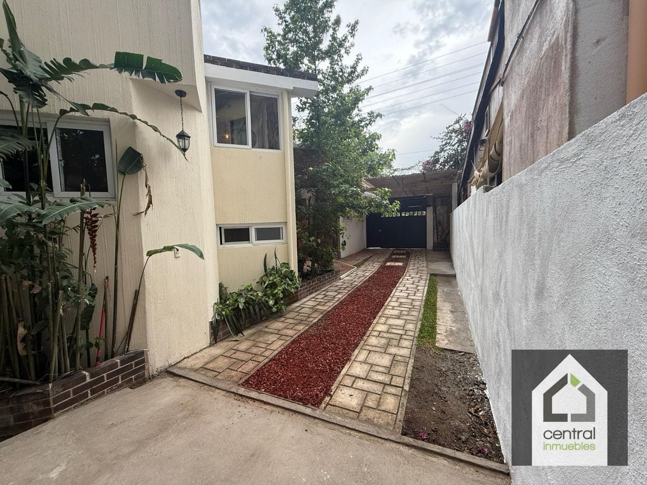 Casa en venta en zona 2, El Zapote. — Casa en Venta en El Zapote, Zona 2, Guatemala, Ciudad — foto 1 de 16