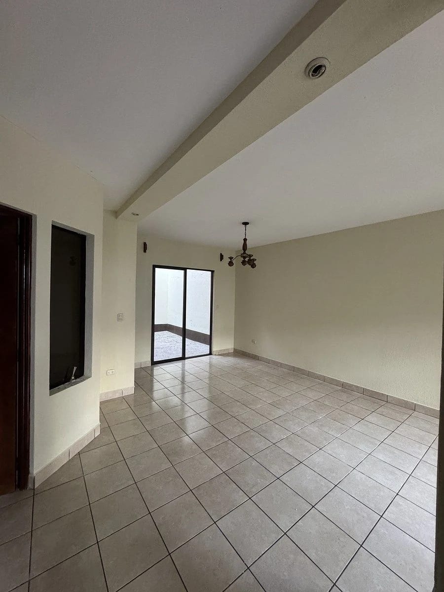 Casa en VENTA en Colinas del Prado, San José Pinula - Image 3