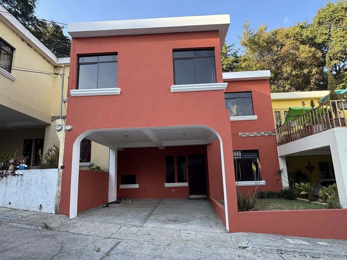 Casa en VENTA en Colinas del Prado, San José Pinula - Image 1