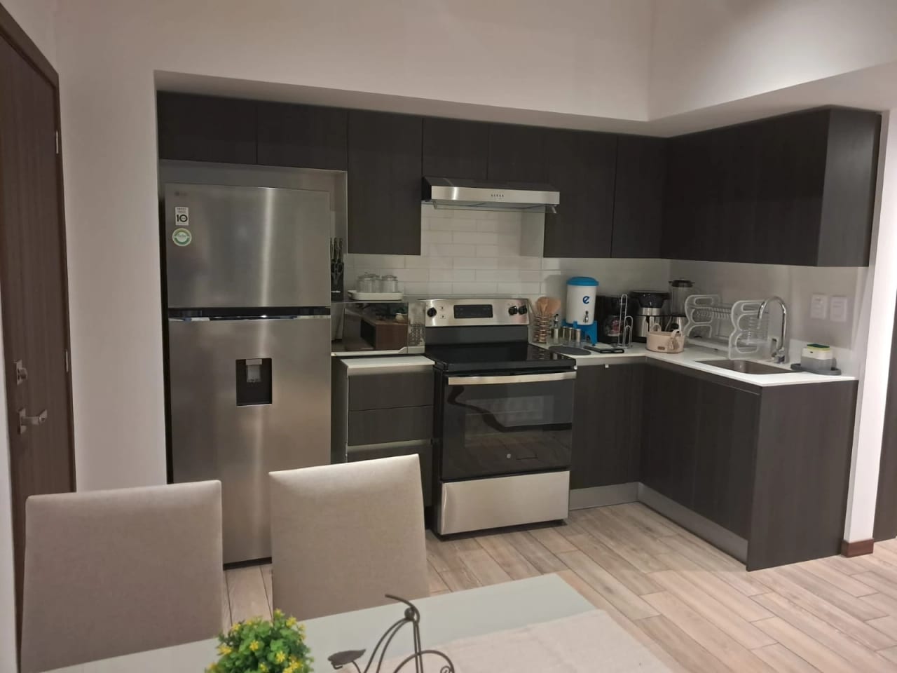 Apartamento amueblado en Inara Cuatro Norte Zona 4 — Apartamento en Alquiler en Inara Cuatro Norte, Zona 4, Guatemala, Ciudad — foto 1 de 17