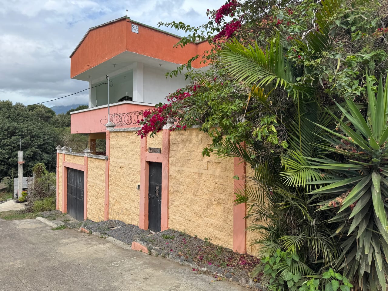 Casa en VENTA Villas de Santiago II, Ciudad Vieja Antigua Guatemala — Casa en Venta en Cortijo de Las Flores, Ciudad Vieja, Sacatepéquez — foto 1 de 17