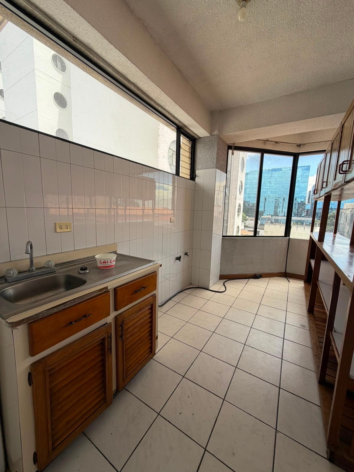 Apartamento en Renta Zona 13 – Av. Hincapié — Apartamento en Alquiler en Zona 13, Guatemala, Ciudad — foto 3 de 7