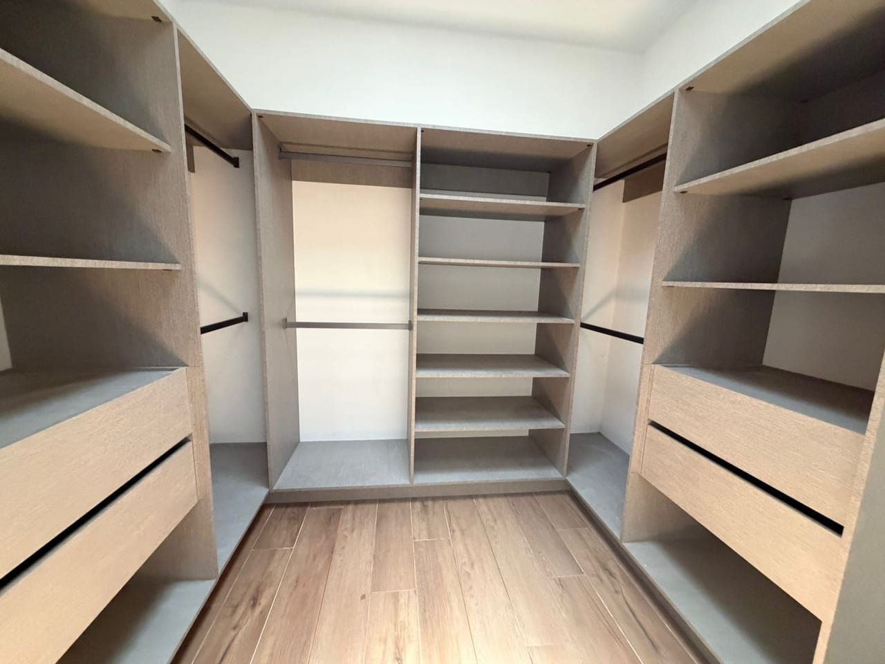 Casa en Venta | la Reserva, Santa Rosalía – KM 12 CES — Casa en Venta en Santa Rosalia La Laguna, Carretera a El Salvador, Guatemala, Ciudad — foto 3 de 16