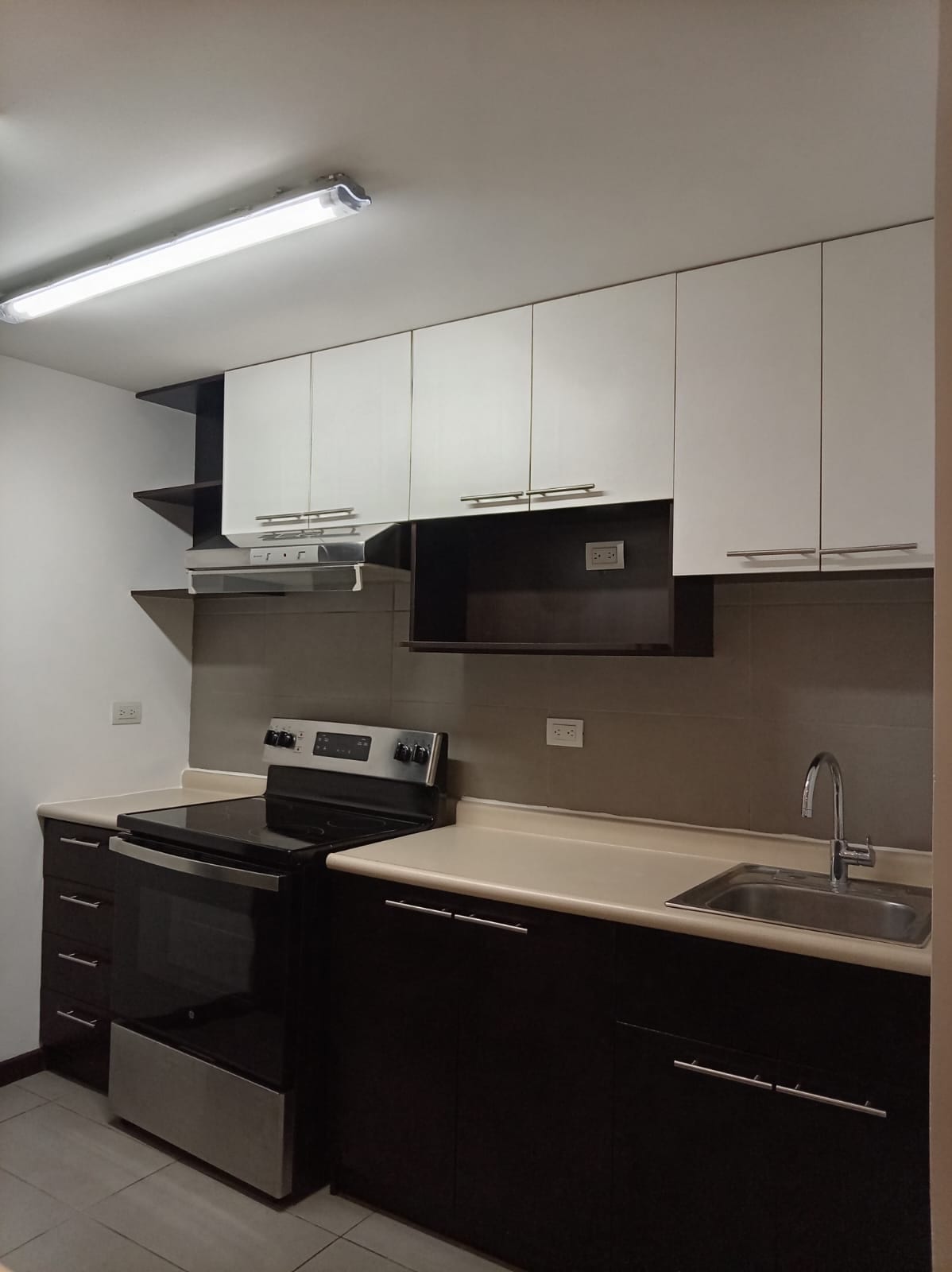 Apartamento en venta – Almoreto Villas Km 14.5 CAES — Apartamento en Venta en Almoretto, Carretera a El Salvador, Guatemala, Ciudad — foto 6 de 16