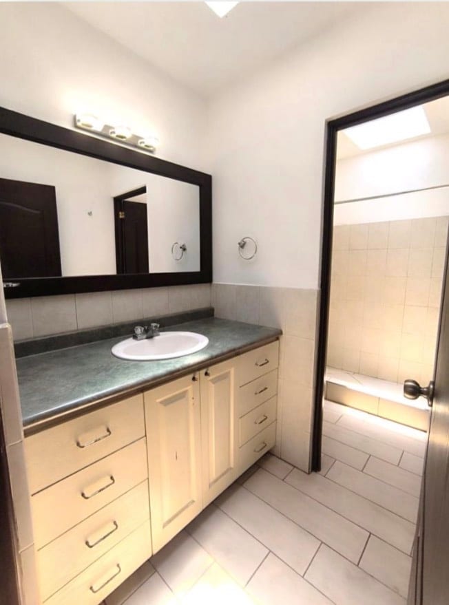 Baño compartido — Casa en Venta – Condominio Terravista — Casa en Venta en Terravista, Carretera a El Salvador, Guatemala, Ciudad — foto 7 de 17