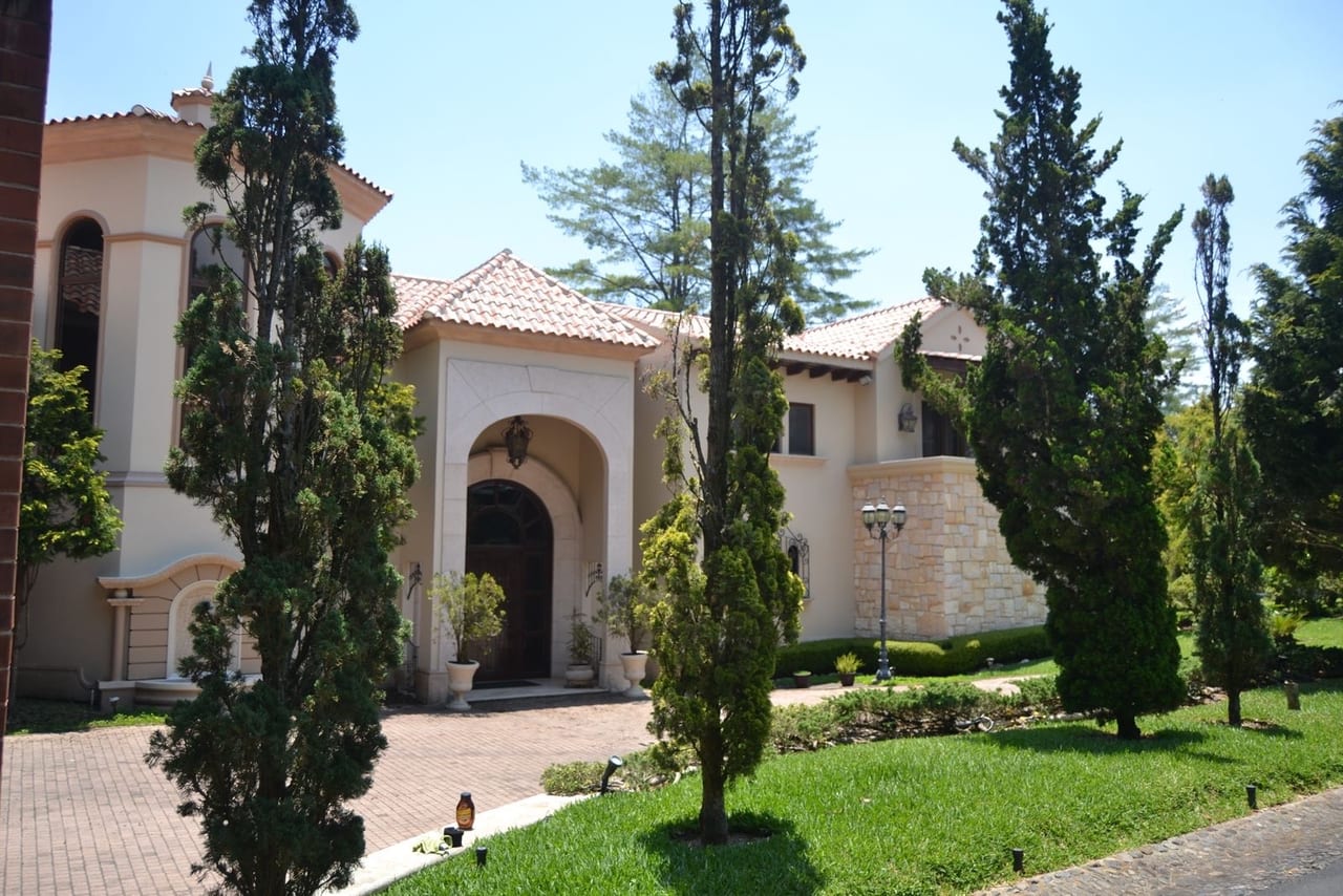 Espectacular Residencia en Venta en Muxbal — Casa en Venta en Muxbal, Guatemala, Ciudad — foto 1 de 11