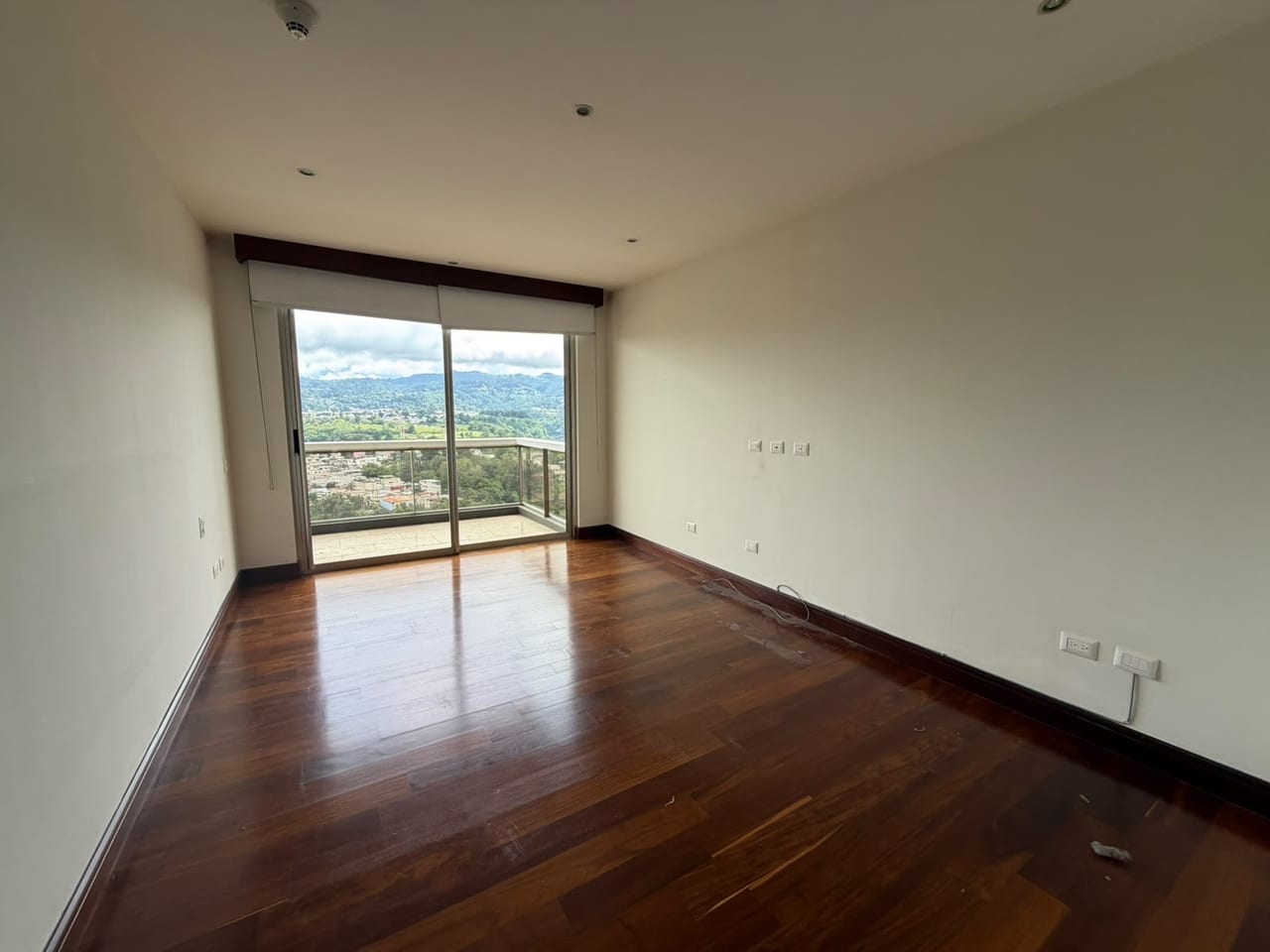 Apartamento en Renta | Edificio Tiffany – Zona 14 — Apartamento en Alquiler en Zona 14, Guatemala, Ciudad — foto 2 de 16