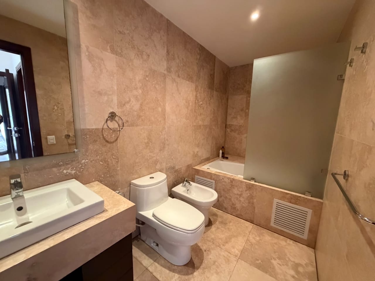 Apartamento en Renta | Edificio Tiffany – Zona 14 — Apartamento en Alquiler en Zona 14, Guatemala, Ciudad — foto 12 de 16