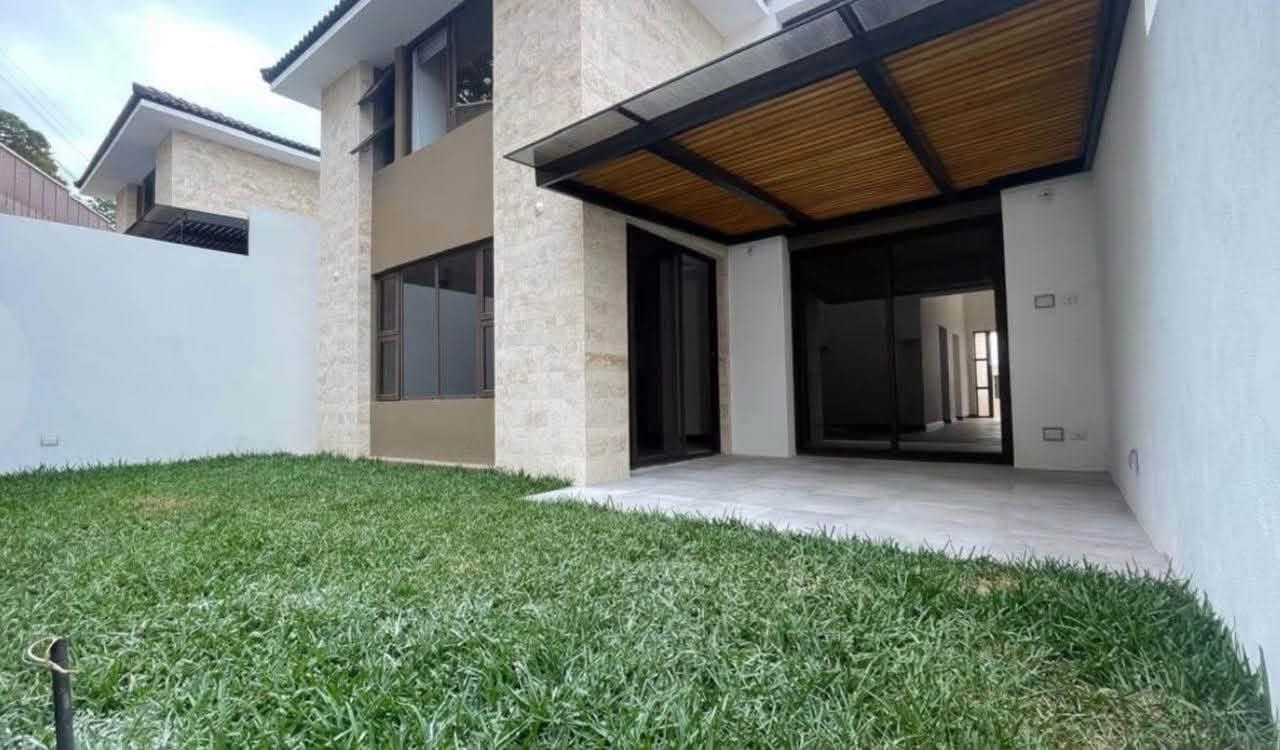 Lomas de San Isidro, casa en renta — Casa en Alquiler en Zona 16, Guatemala, Ciudad — foto 1 de 3