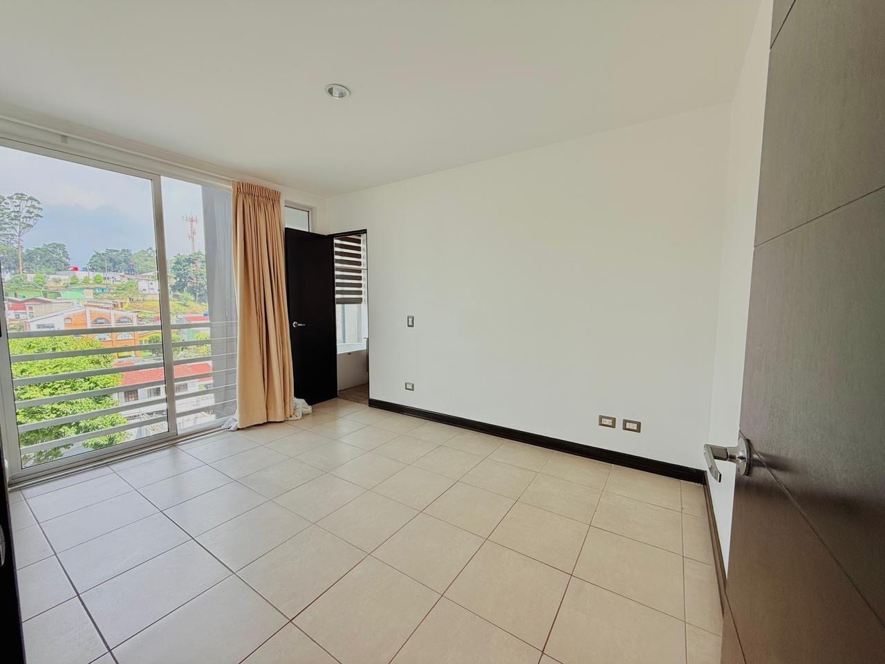 Apartamento en venta CAES — Apartamento en Venta en Carretera a El Salvador, Guatemala, Ciudad — foto 7 de 16