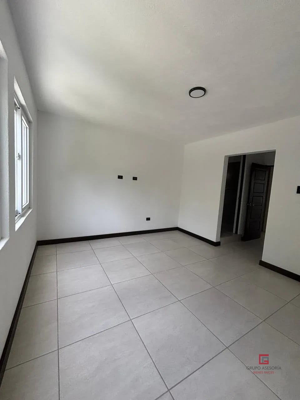 Moderna casa en venta en Residenciales San José Km 22.2 CAES — Casa en Venta en Fraijanes, Carretera a El Salvador, Guatemala, Ciudad — foto 9 de 9