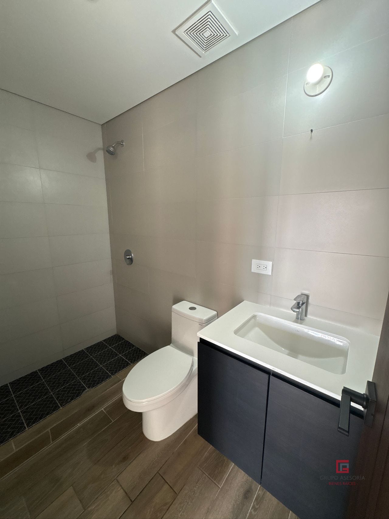 Ubicación privilegiada Apartamento en alquiler zona 4 — Apartamento en Alquiler en Séptimo, Zona 4, Guatemala, Ciudad — foto 5 de 16