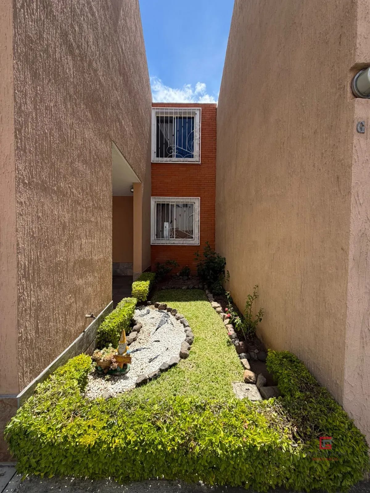 Hermosa Casa en Venta en Condominio Villas del Pinar z8 de Mixco — Casa en Venta en Zona 8 Mixco, Guatemala, Ciudad — foto 2 de 7