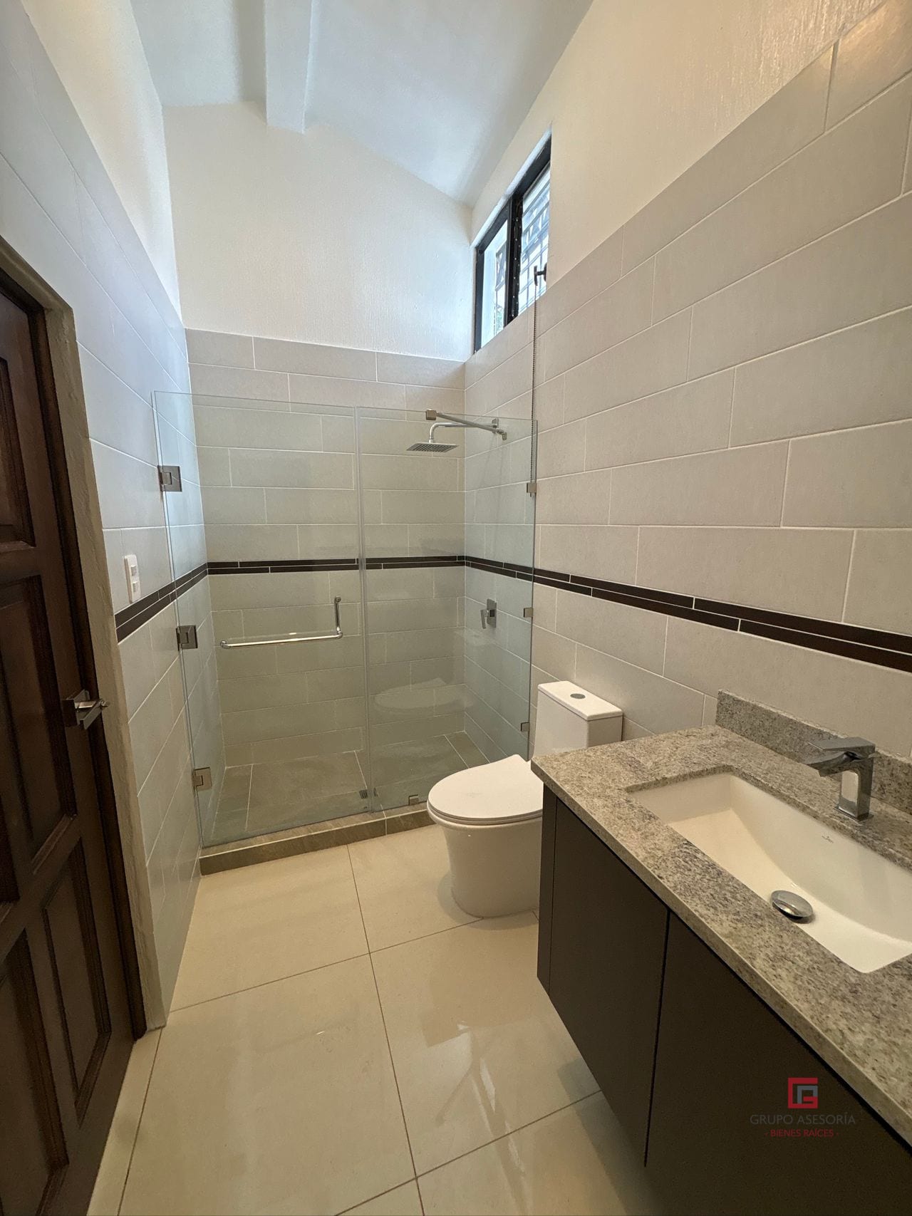 Baño Master — Apartamento en renta Montesano zona 16 — Apartamento en Alquiler en Zona 16, Guatemala, Ciudad — foto 4 de 10