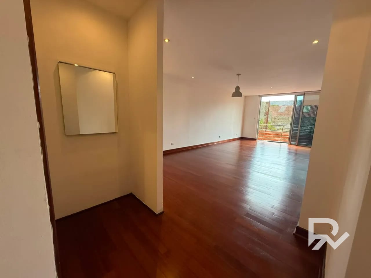 Venta de amplió apartamento en zona 14 La Villa — Apartamento en Venta en Zona 14, Guatemala, Ciudad — foto 2 de 17
