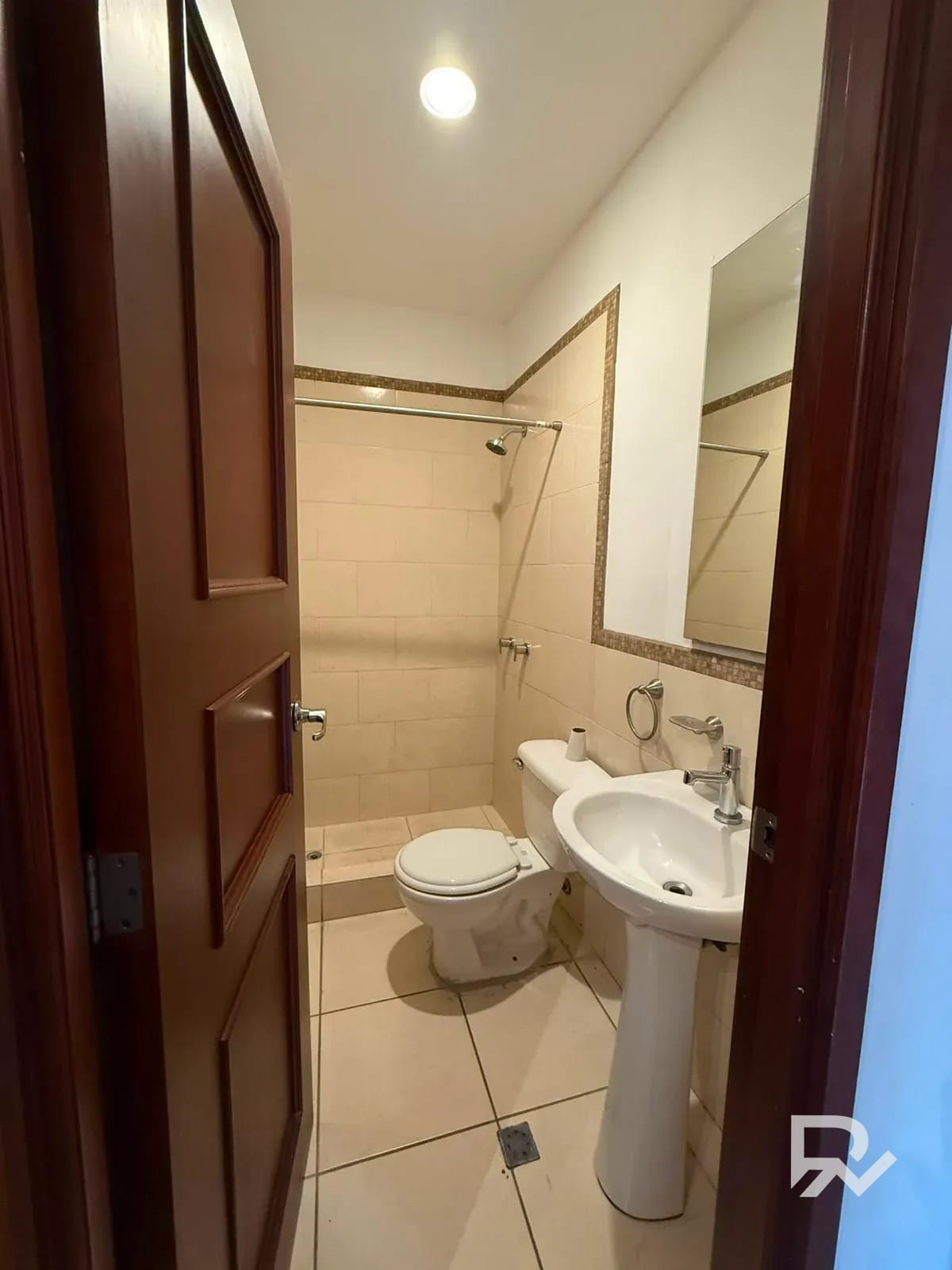 Venta de amplió apartamento en zona 14 La Villa — Apartamento en Venta en Zona 14, Guatemala, Ciudad — foto 10 de 17