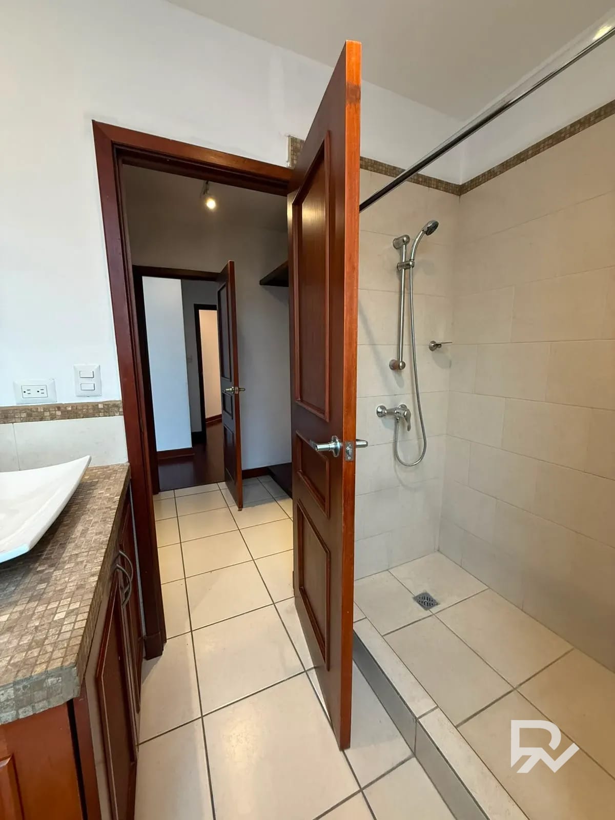 Venta de amplió apartamento en zona 14 La Villa — Apartamento en Venta en Zona 14, Guatemala, Ciudad — foto 11 de 17