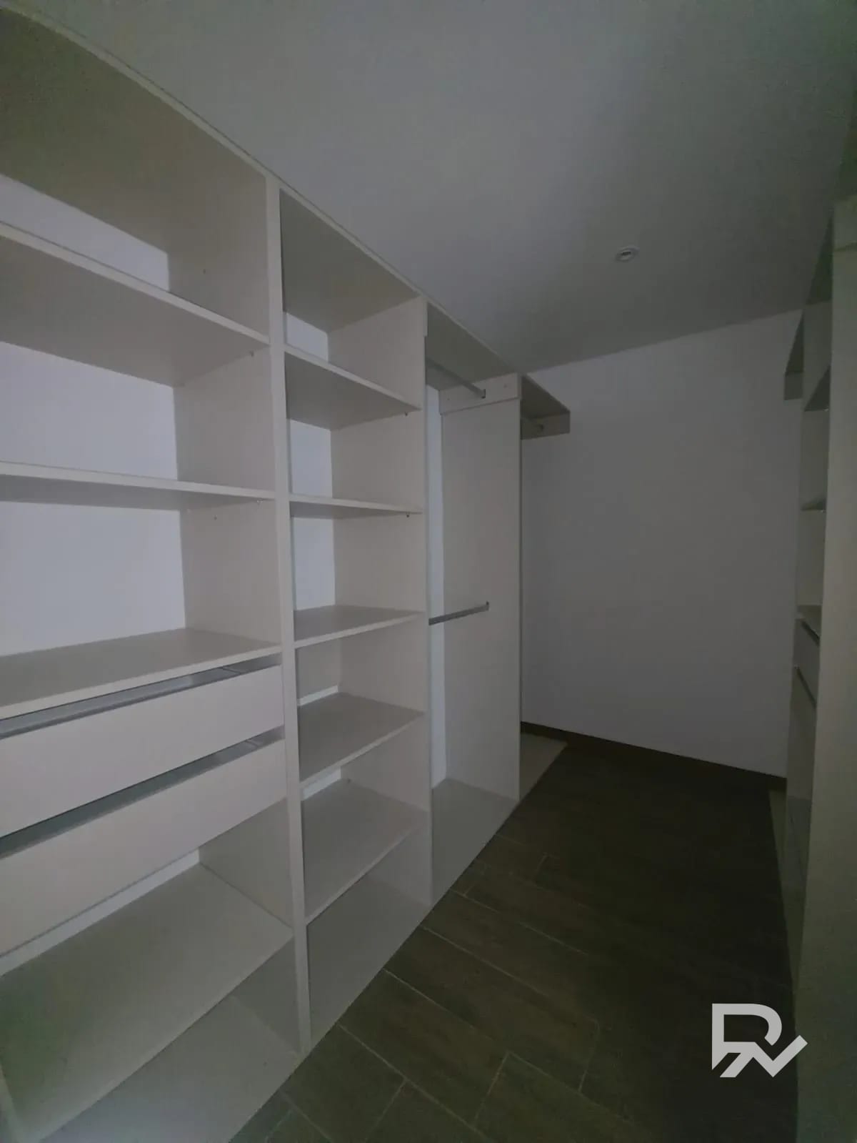 Alquiler de apartamento en Ferre Diez, en zona 10 — Apartamento en Alquiler en Zona 10, Guatemala, Ciudad — foto 9 de 15
