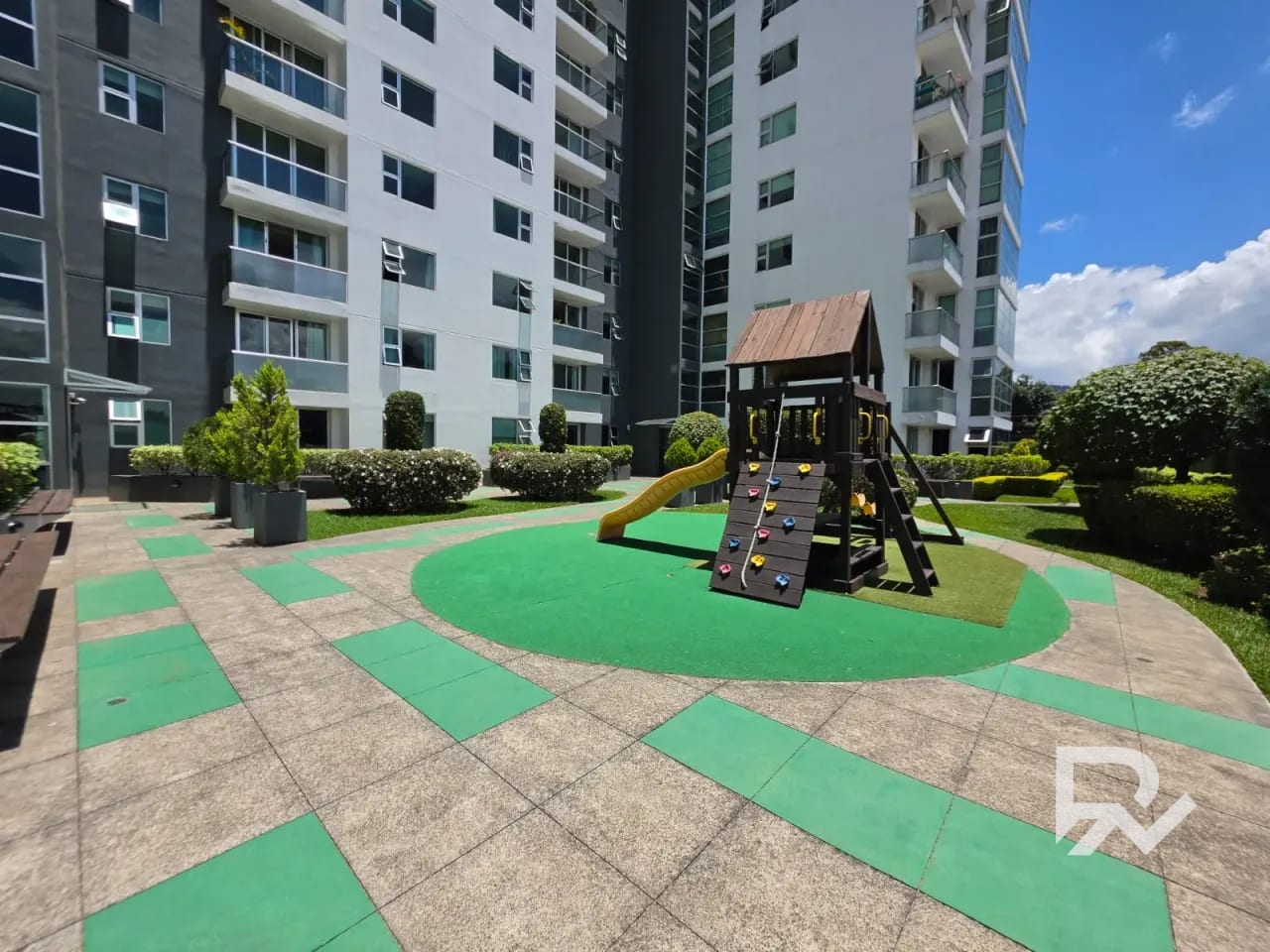 Apartamento en Renta | Condado la Villa Zona 14 — Apartamento en Alquiler en Zona 14, Guatemala, Ciudad — foto 16 de 17