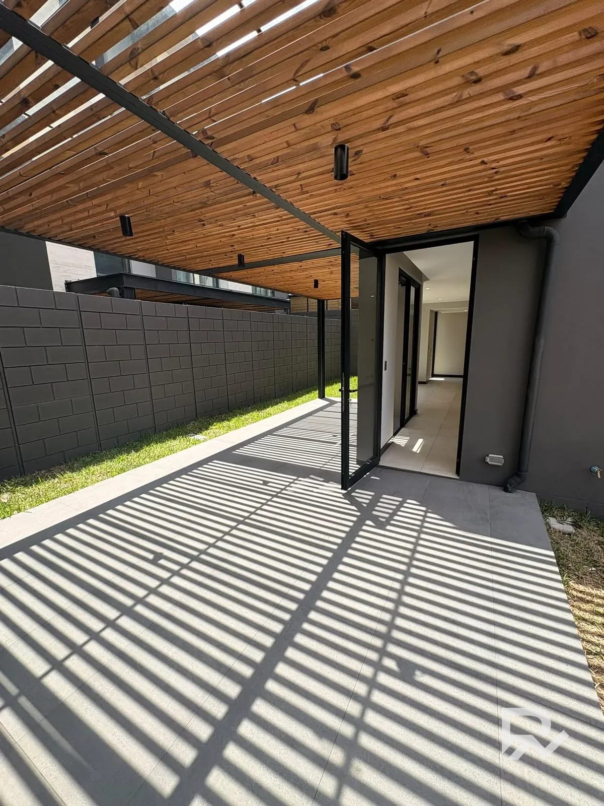 Alquiler de linda casa en kilómetro 9 de CAES para estrenar — Casa en Alquiler en Carretera a El Salvador, Guatemala, Ciudad — foto 2 de 17