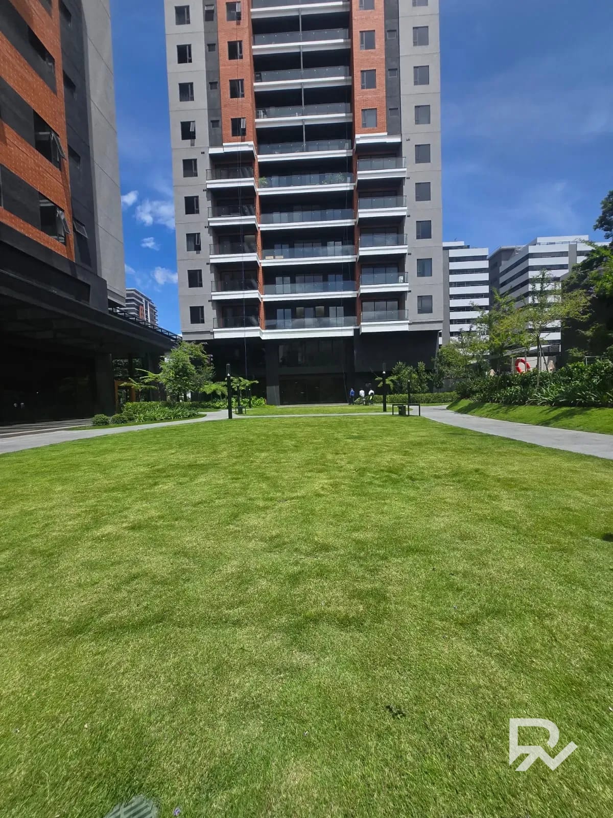 Alquiler de apartamento en Ferre Diez de 3 habitaciones — Apartamento en Alquiler en Zona 10, Guatemala, Ciudad — foto 2 de 13