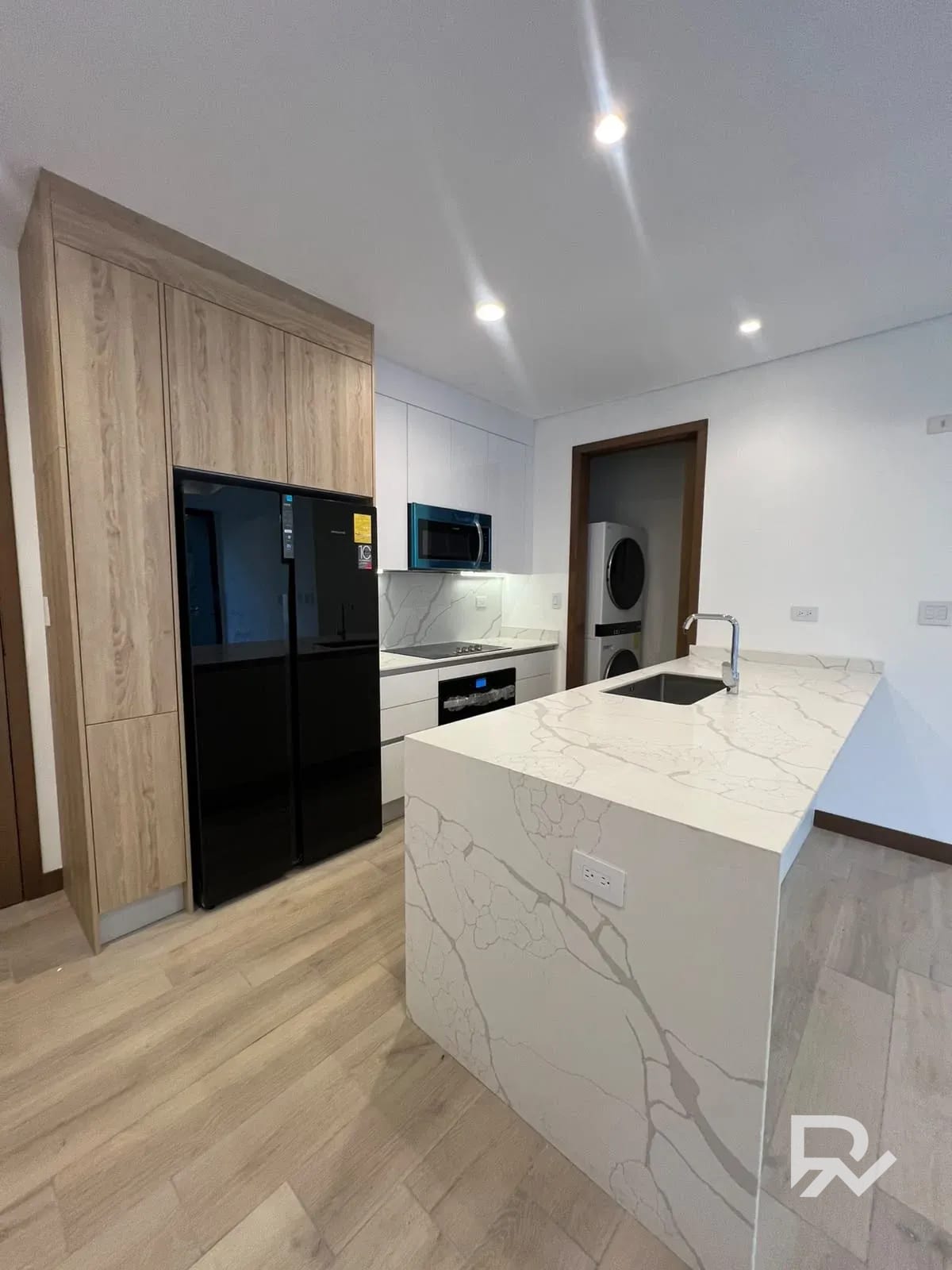 Alquiler de hermoso apartamento en Ferre Diez zona 10 para estrenar — Apartamento en Alquiler en Ferré Diez, Zona 10, Guatemala, Ciudad — foto 3 de 17