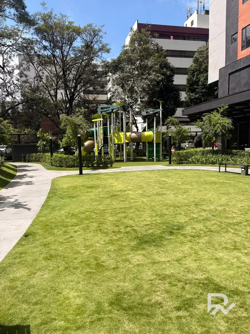 Alquiler de hermoso apartamento en Ferre Diez zona 10 para estrenar — Apartamento en Alquiler en Ferré Diez, Zona 10, Guatemala, Ciudad — foto 14 de 17