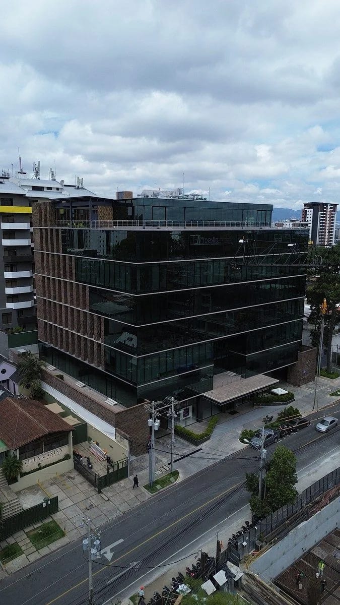 Zona 15 | Oficina 329.56 m² Renta en Edificio VERUM | VH1 — Oficina en Alquiler en Vista Hermosa I, Zona 15, Guatemala, Ciudad — foto 1 de 11