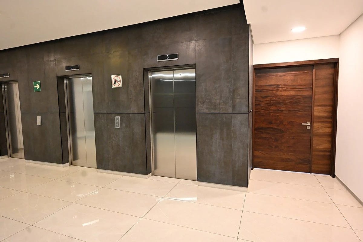 Zona 15 | Oficina 329.56 m² Renta en Edificio VERUM | VH1 — Oficina en Alquiler en Vista Hermosa I, Zona 15, Guatemala, Ciudad — foto 2 de 11