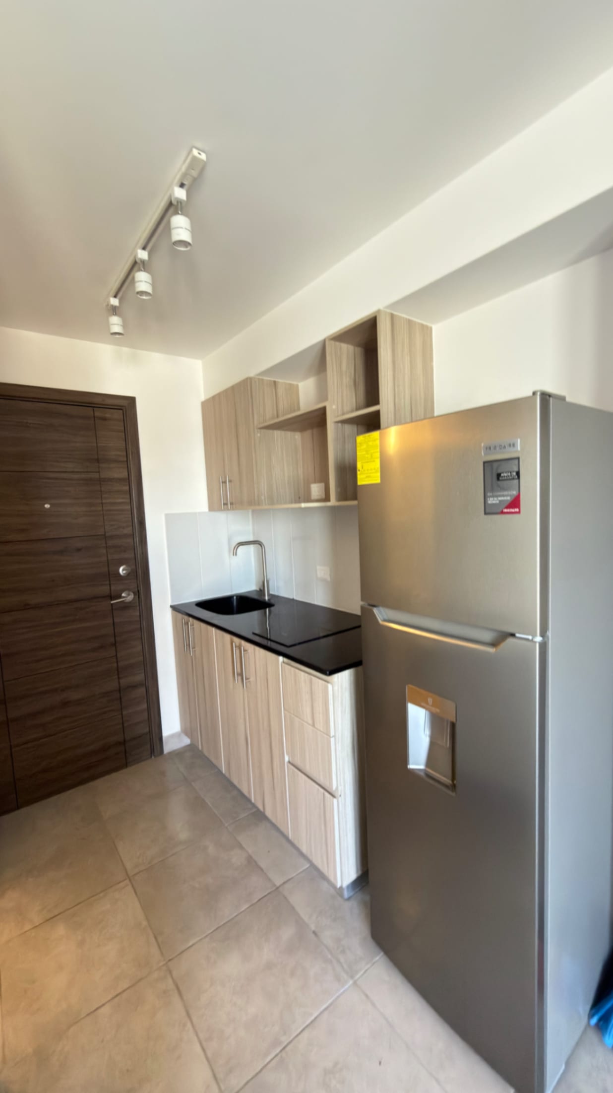 APARTAMENTO EN RENTA AMUEBLADO Z.10 FIAMENE — Apartamento en Alquiler en Fiamene, Zona 10, Guatemala, Ciudad — foto 3 de 10
