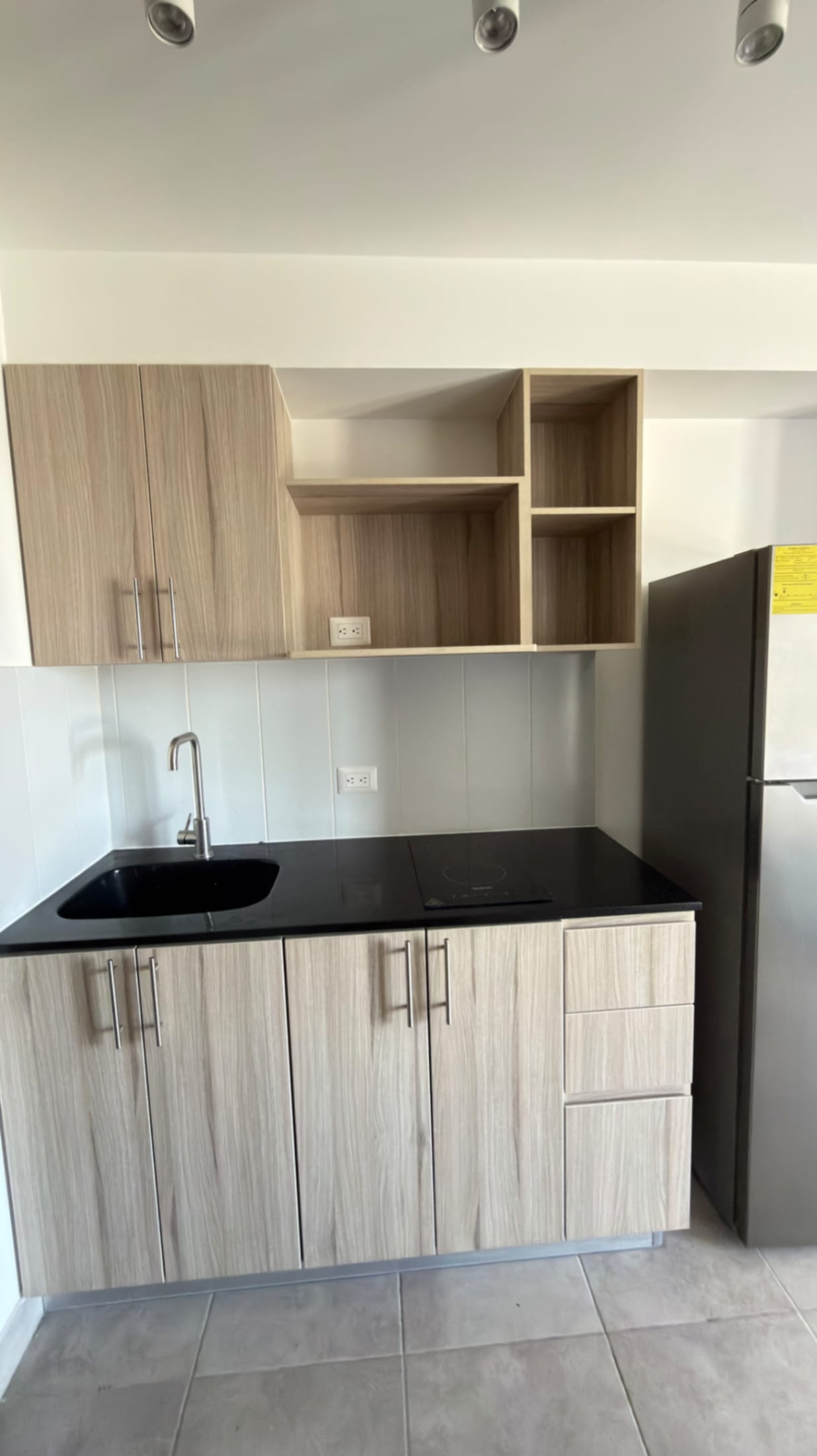 APARTAMENTO EN RENTA AMUEBLADO Z.10 FIAMENE — Apartamento en Alquiler en Fiamene, Zona 10, Guatemala, Ciudad — foto 4 de 10