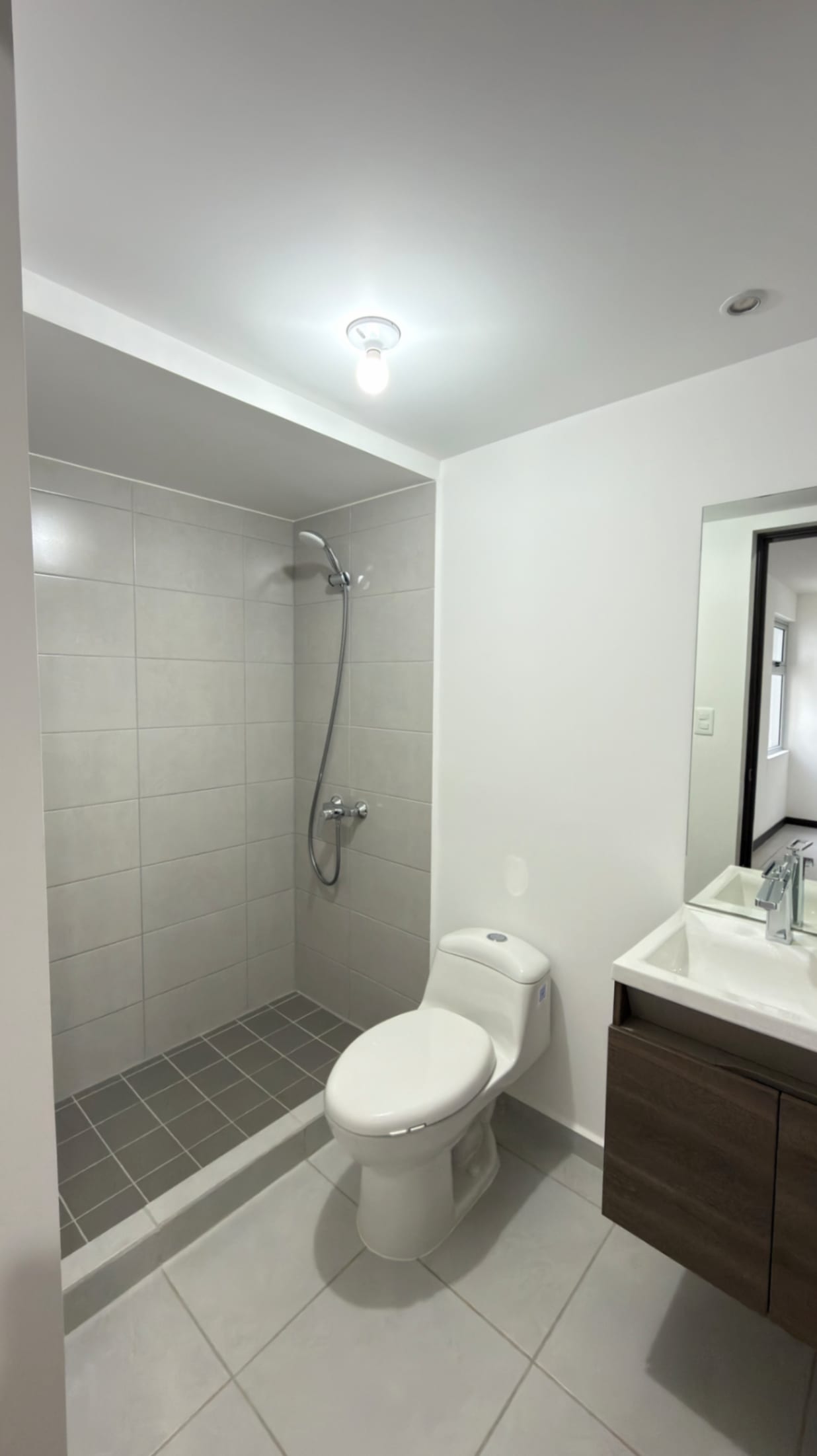 APARTAMENTO EN RENTA CON AMPLIO JARDÍN — Apartamento en Alquiler en Condado Naranjo, Zona 4 Mixco, Guatemala, Ciudad — foto 6 de 16