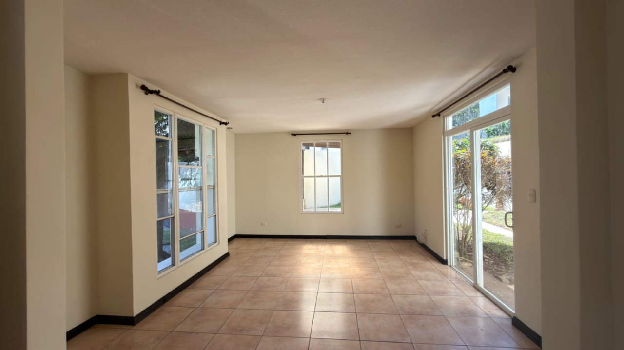 CASA EN RENTA TIPO VICTORIA CONDADI NARANJO — Casa en Alquiler en Condado Naranjo, Zona 4 Mixco, Guatemala, Ciudad — foto 4 de 8