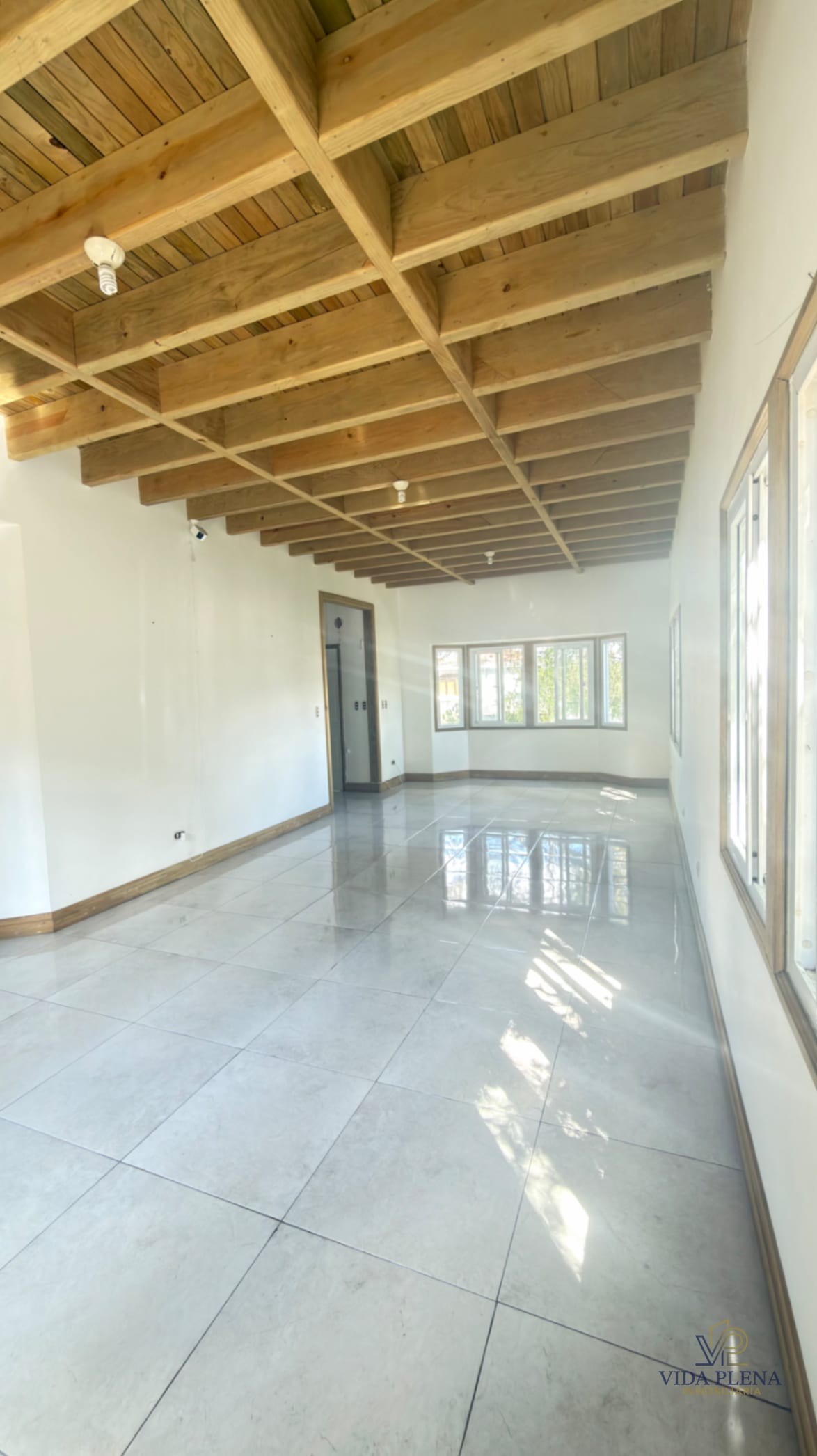 VENTA CASA EN MADERA/ Ubicada a 500 mts del Club Campestre La Montaña — Casa en Venta en Club Campestre La Montaña, Zona 6 Mixco, Guatemala, Ciudad — foto 2 de 14