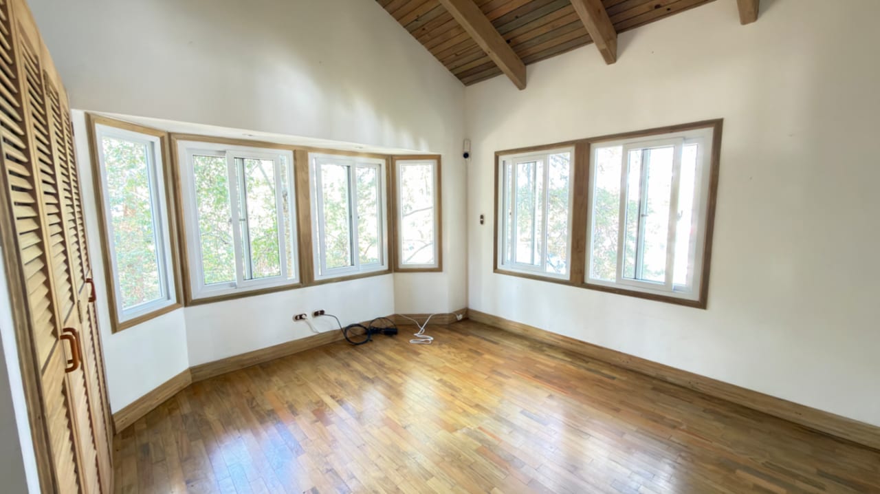 CASA GRANDE EN MADERA/ Ubicada a 500 mts del Club Campestre La Montaña — Casa en Venta en Club Campestre La Montaña, Zona 6 Mixco, Guatemala, Ciudad — foto 9 de 14
