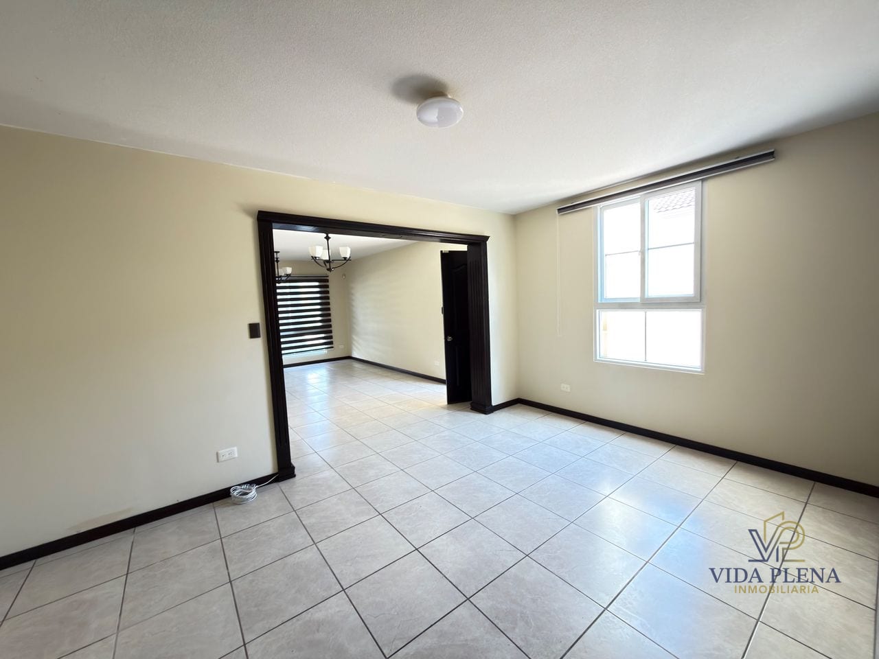 Casa en Renta Tipo Navarra Esquina /Condado Naranjo — Casa en Alquiler en Condado Naranjo, Zona 4 Mixco, Guatemala, Ciudad — foto 7 de 17
