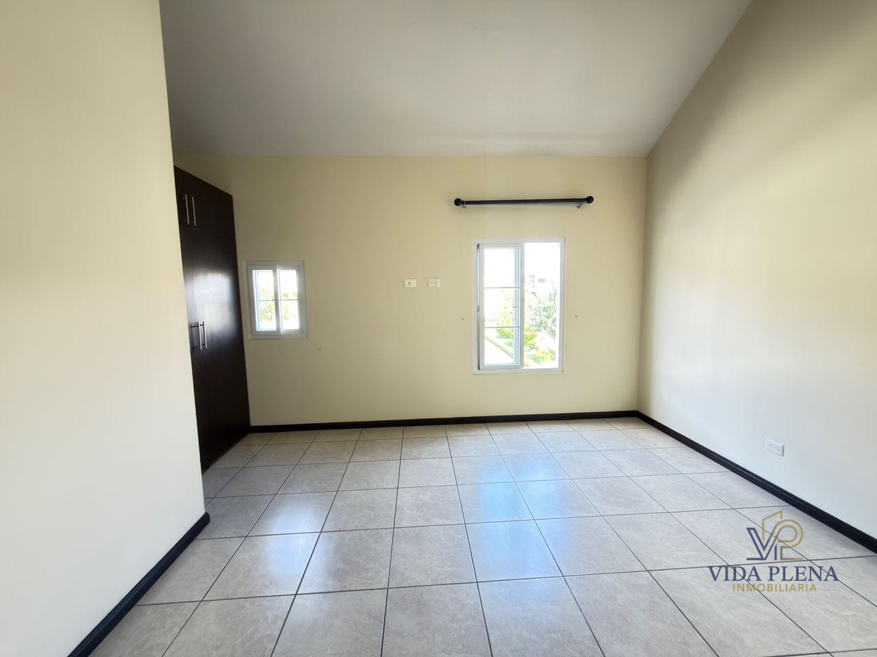 Casa en Renta Tipo Navarra Esquina /Condado Naranjo — Casa en Alquiler en Condado Naranjo, Zona 4 Mixco, Guatemala, Ciudad — foto 9 de 17