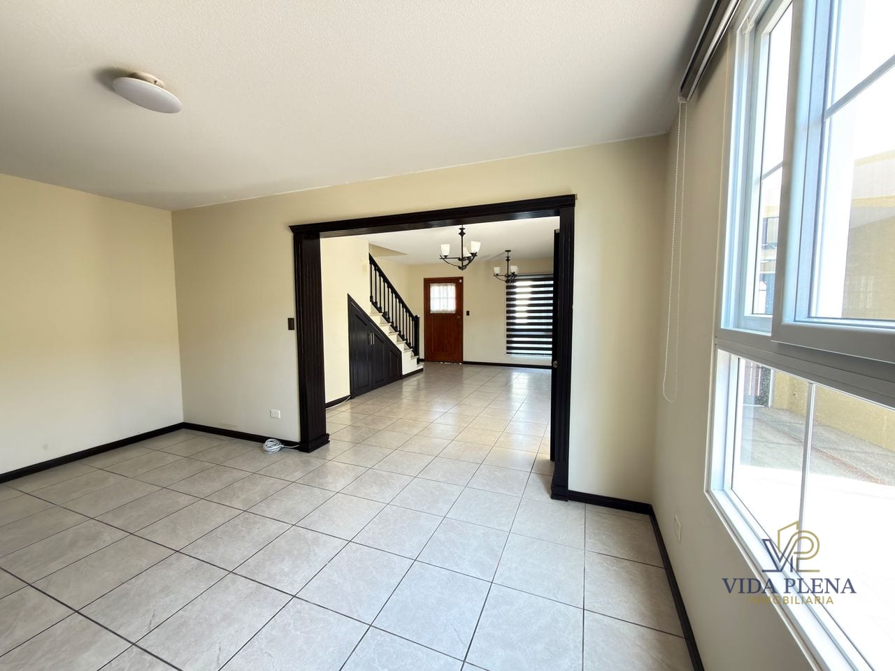 Casa en Renta Tipo Navarra Esquina /Condado Naranjo — Casa en Alquiler en Condado Naranjo, Zona 4 Mixco, Guatemala, Ciudad — foto 14 de 17