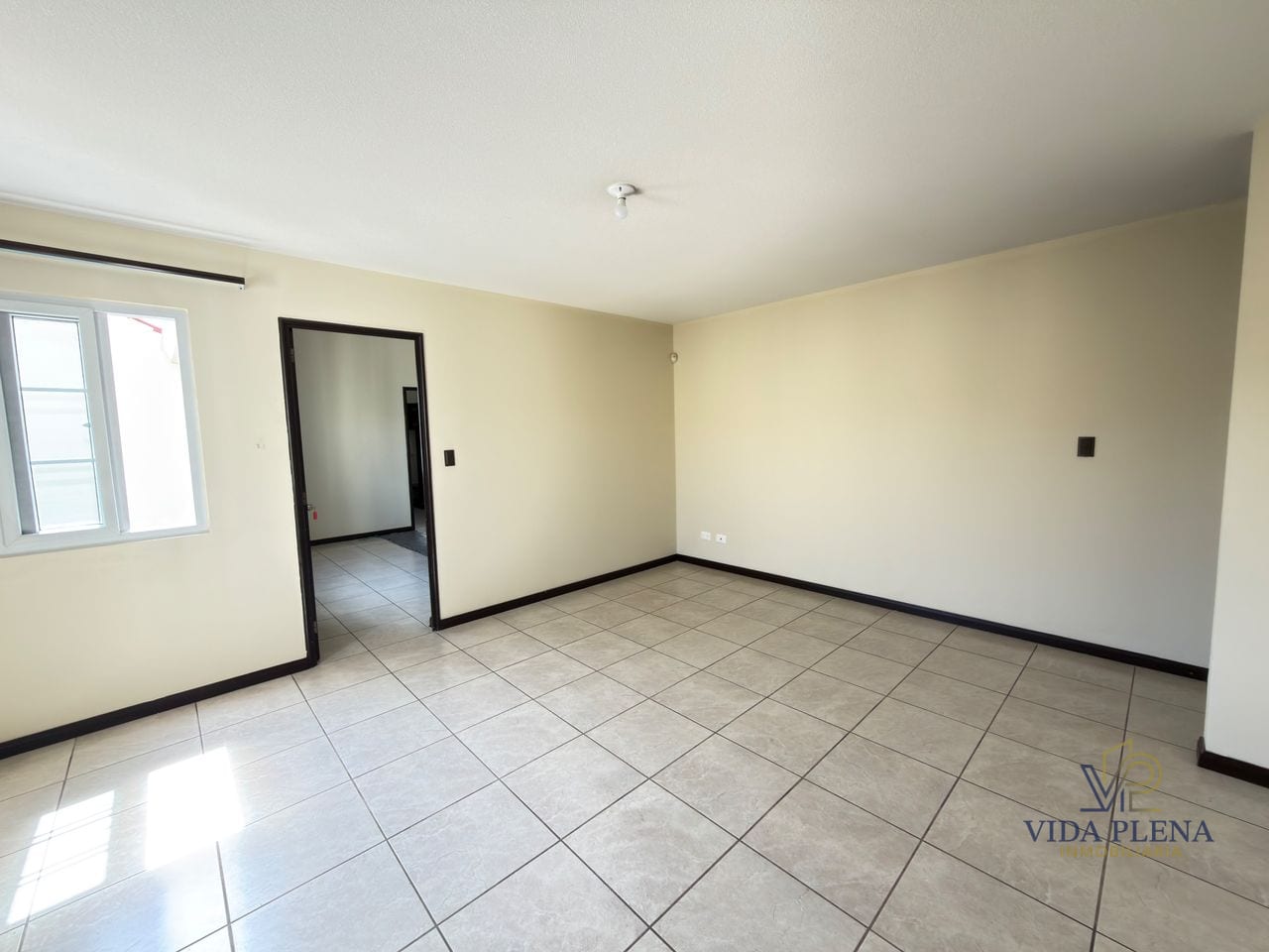 Casa en Renta Tipo Navarra Esquina /Condado Naranjo — Casa en Alquiler en Condado Naranjo, Zona 4 Mixco, Guatemala, Ciudad — foto 17 de 17
