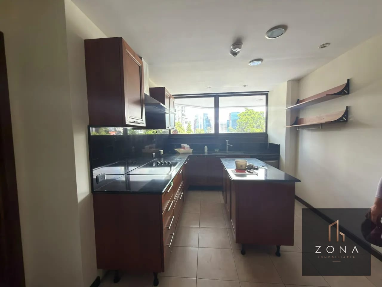 Apartamento en RENTA,Z10 — Apartamento en Alquiler en Zona 10, Guatemala, Ciudad — foto 3 de 8