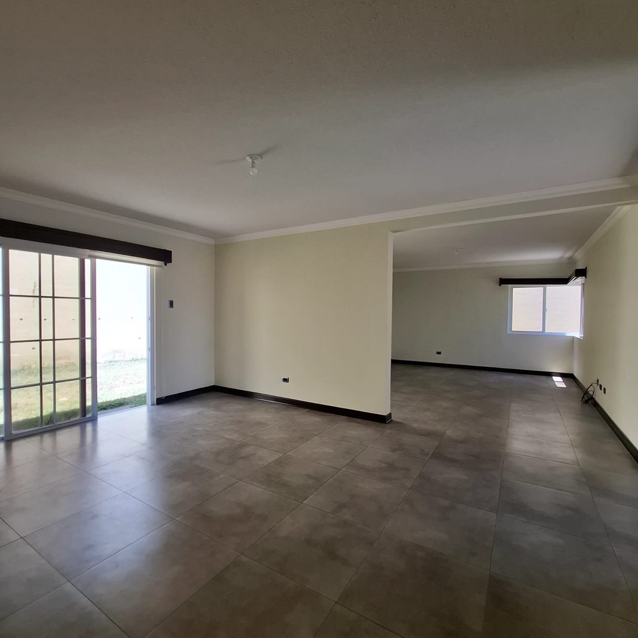 En venta casa de 4 habitaciones en Cañadas del Encinal — Casa en Venta en Zona 7 Mixco, Guatemala, Ciudad — foto 4 de 17