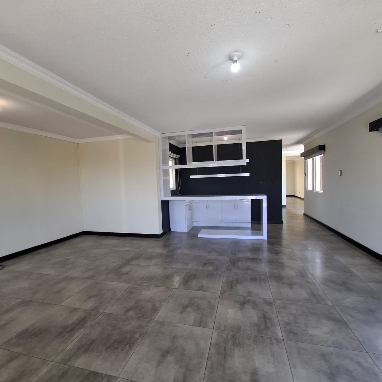 En venta casa de 4 habitaciones en Cañadas del Encinal — Casa en Venta en Zona 7 Mixco, Guatemala, Ciudad — foto 3 de 17