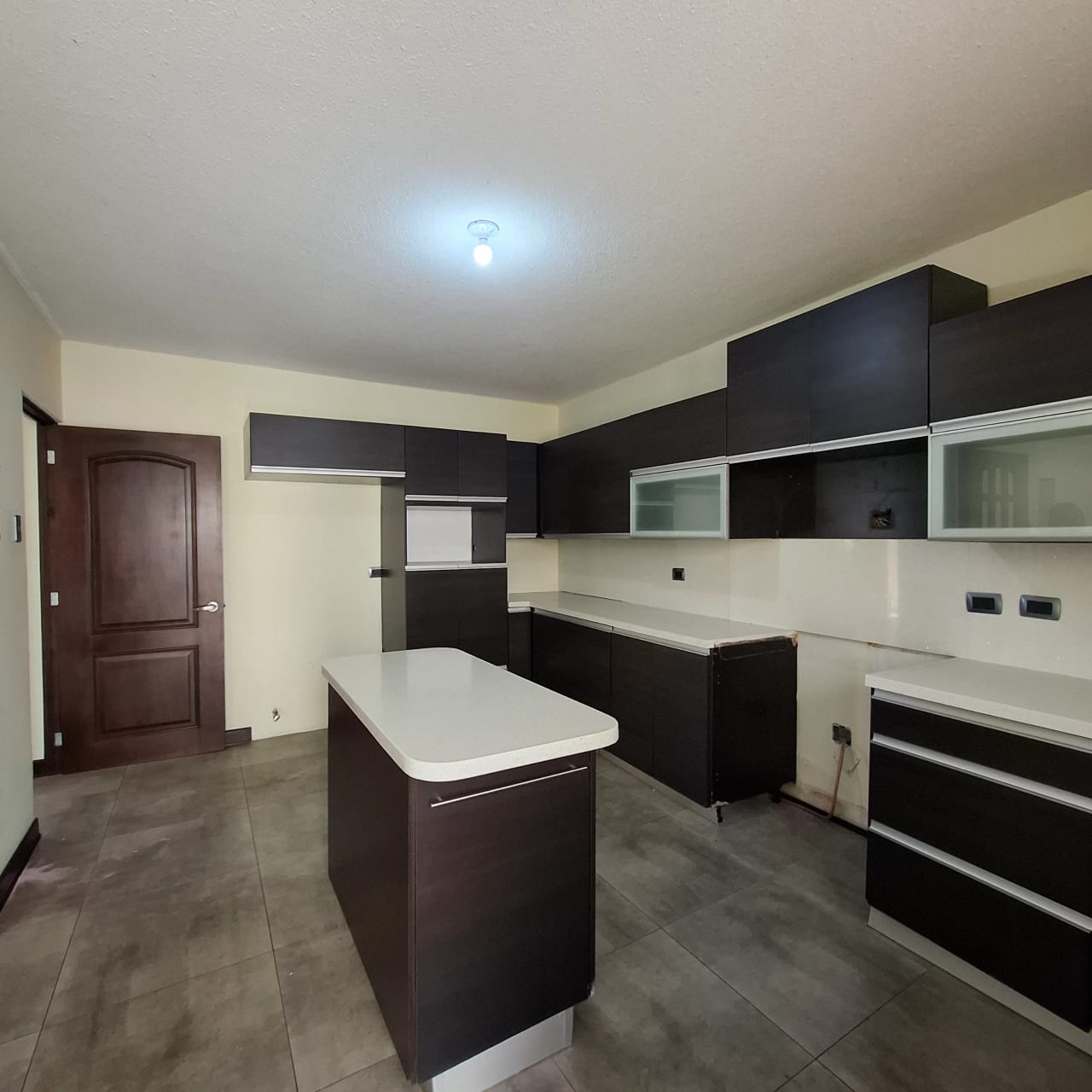 En venta casa de 4 habitaciones en Cañadas del Encinal — Casa en Venta en Zona 7 Mixco, Guatemala, Ciudad — foto 6 de 17