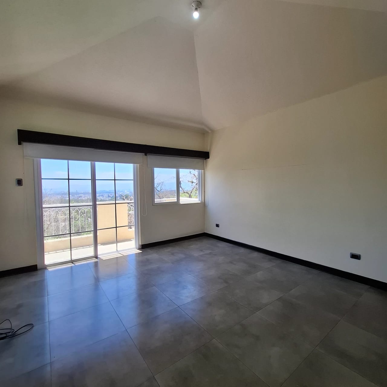 En venta casa de 4 habitaciones en Cañadas del Encinal — Casa en Venta en Zona 7 Mixco, Guatemala, Ciudad — foto 9 de 17