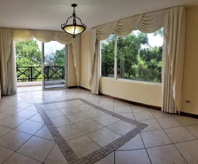 Hermosa casa en venta en San Lazaro zona 15 — Casa en Venta en San Lázaro, Zona 15, Guatemala, Ciudad — foto 2 de 10