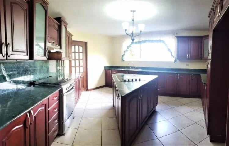Hermosa casa en venta en San Lazaro zona 15 — Casa en Venta en San Lázaro, Zona 15, Guatemala, Ciudad — foto 9 de 10
