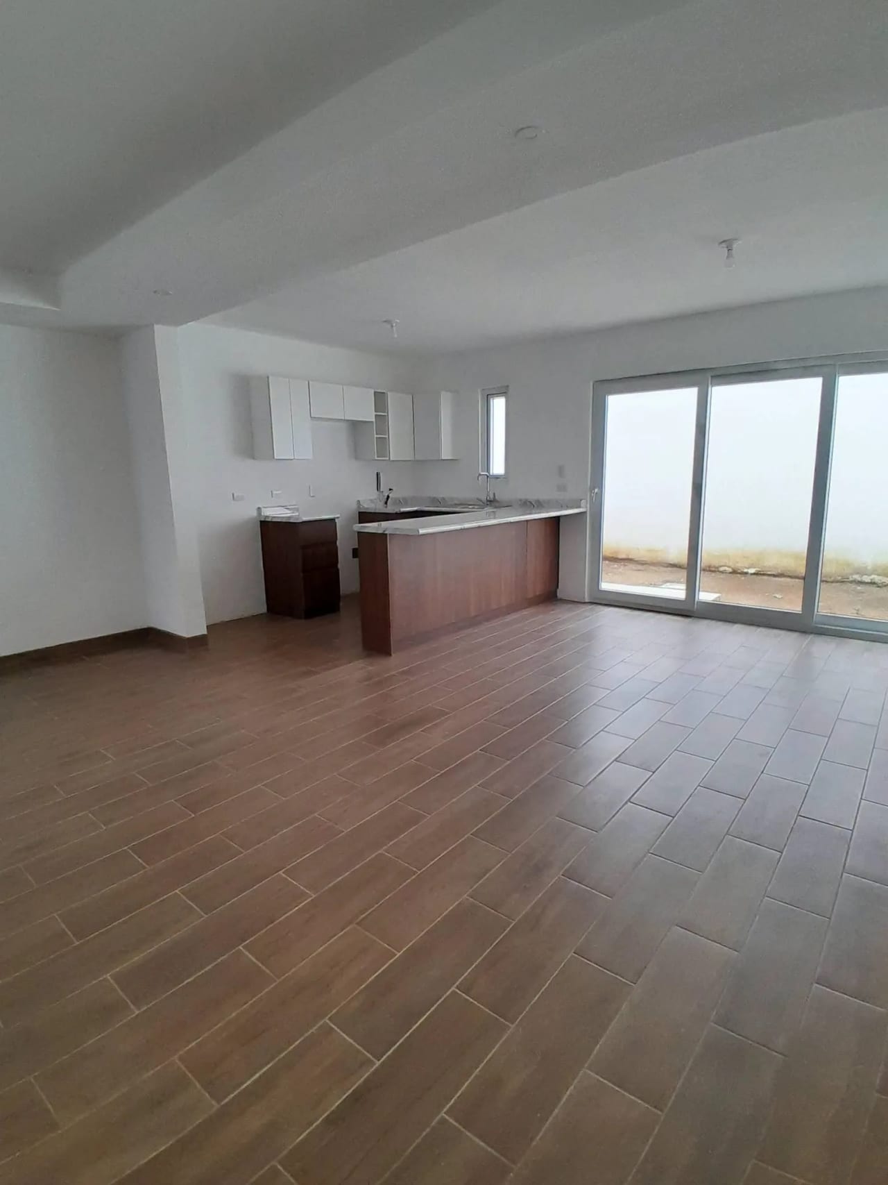 Moderna Casa en Venta Nueva en Residencial Hacienda Real zona 16 — Casa en Venta en Hacienda Real, Zona 16, Guatemala, Ciudad — foto 1 de 10