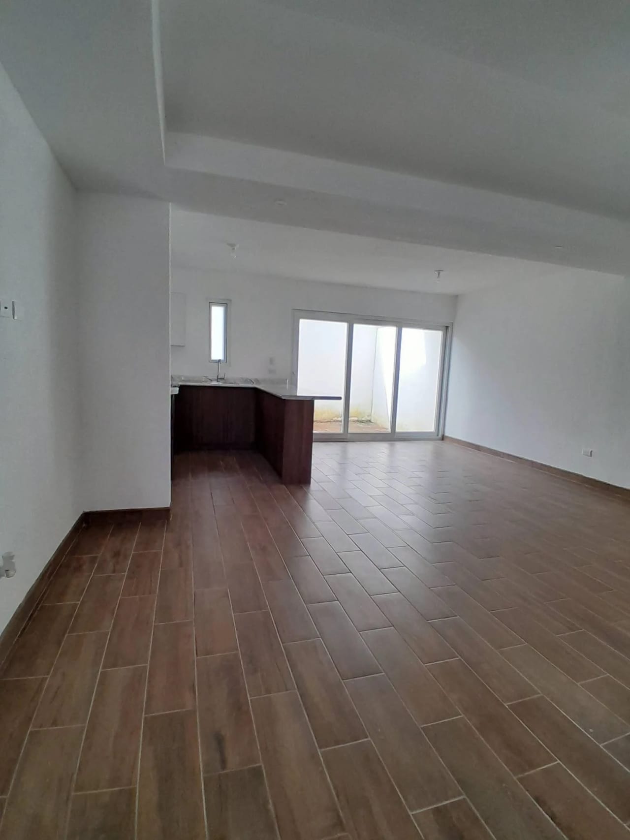 Moderna Casa en Venta Nueva en Residencial Hacienda Real zona 16 — Casa en Venta en Hacienda Real, Zona 16, Guatemala, Ciudad — foto 4 de 10