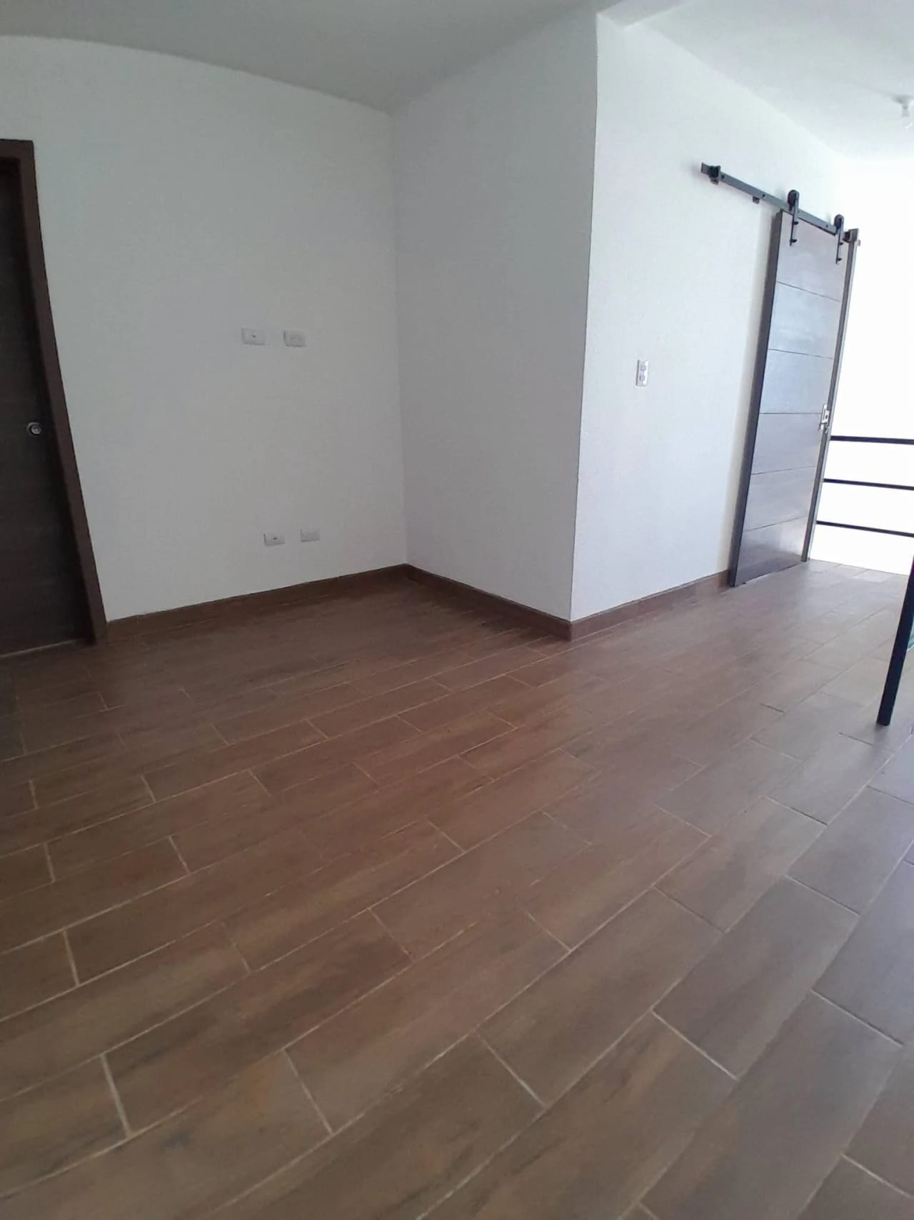 Moderna Casa en Venta Nueva en Residencial Hacienda Real zona 16 — Casa en Venta en Hacienda Real, Zona 16, Guatemala, Ciudad — foto 7 de 10