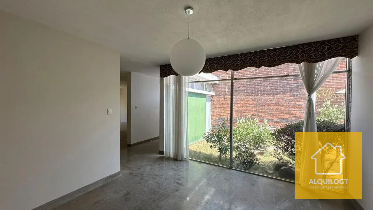 CASA POR SAN MARTÍN, VISTA HERMOSA 1 ZONA 15 DE 3 HAB AGT3073
